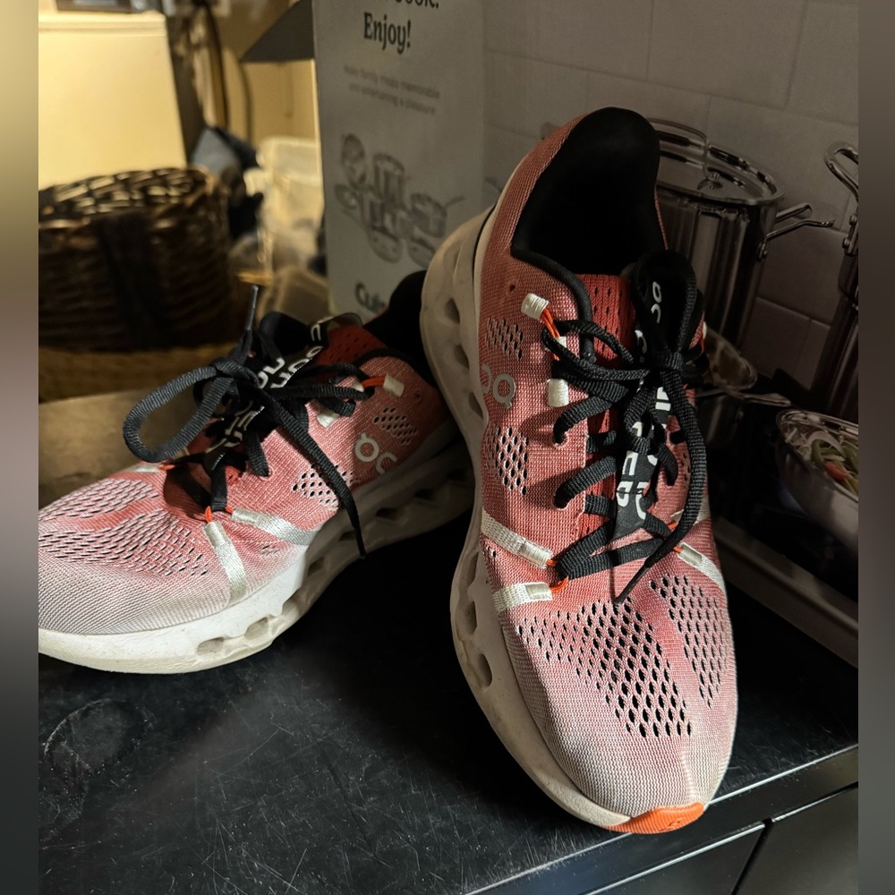 On Running Men's Red and Black Cloud Trainer